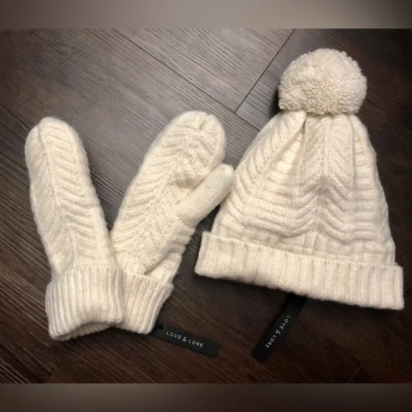 BNWT Love & Lore Cozy Oatmeal Knit Hat and Mittens Set - Picture 4 of 4
